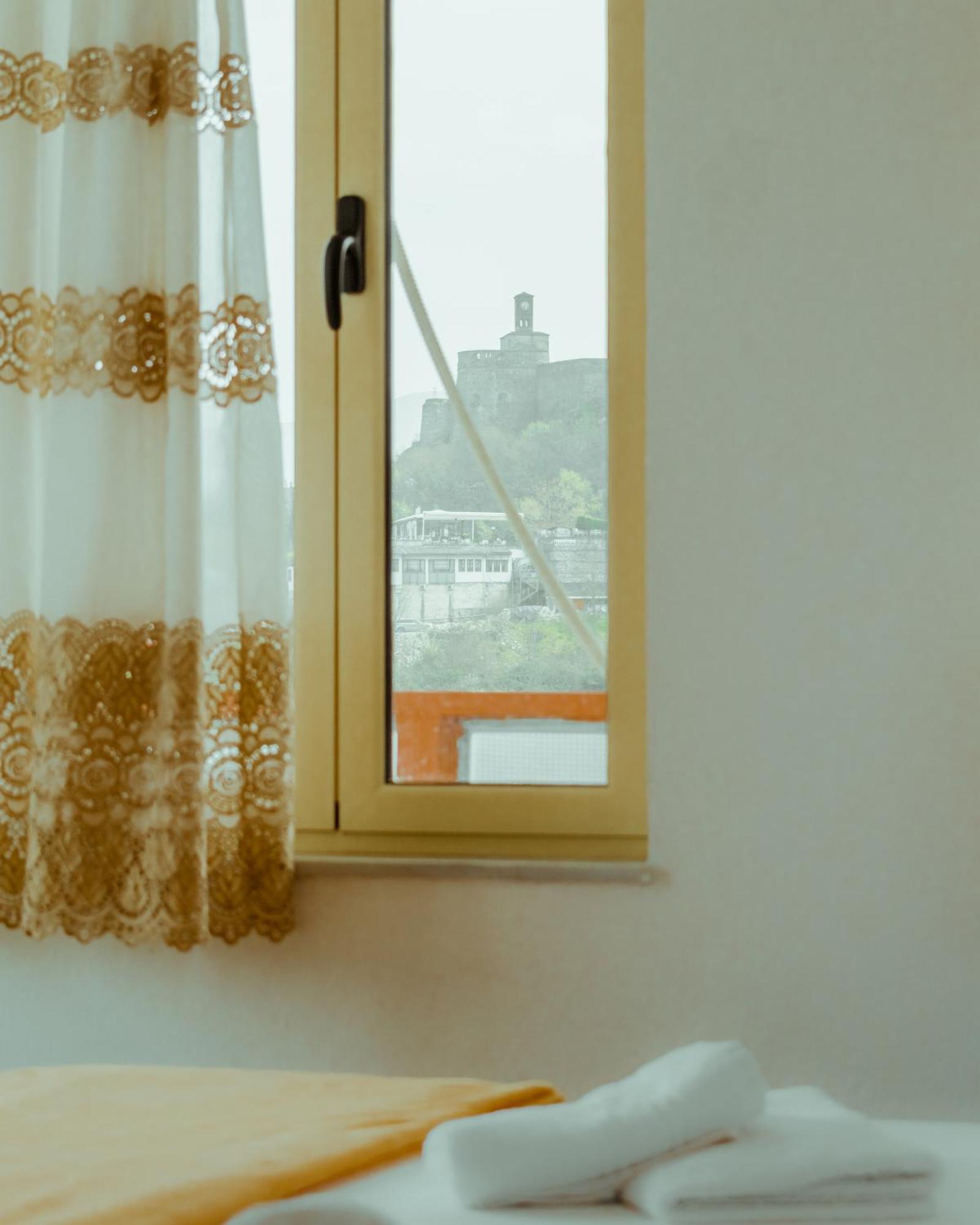 Guesthouse Shtino Gjirokaster Bagian luar foto