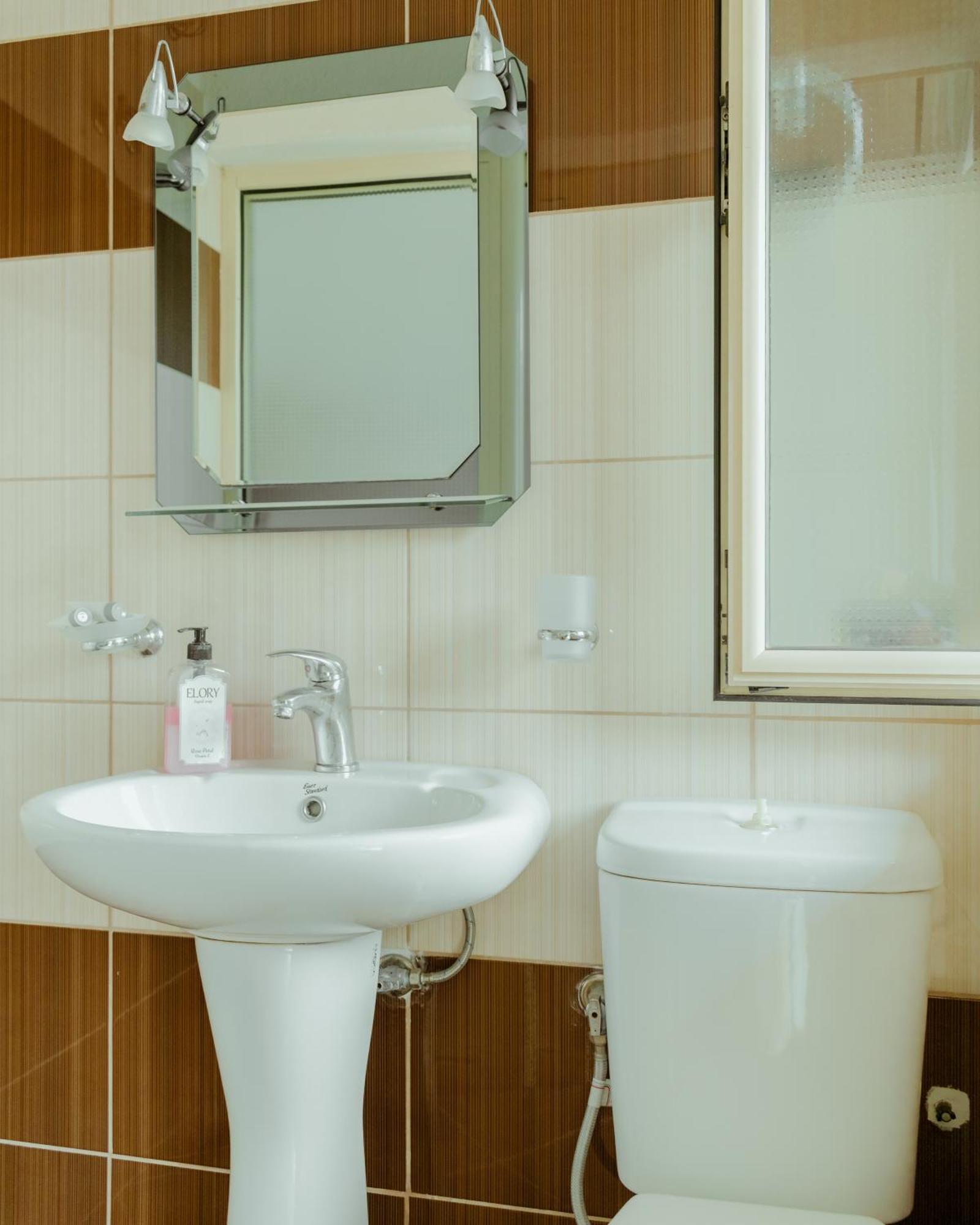Guesthouse Shtino Gjirokaster Bagian luar foto