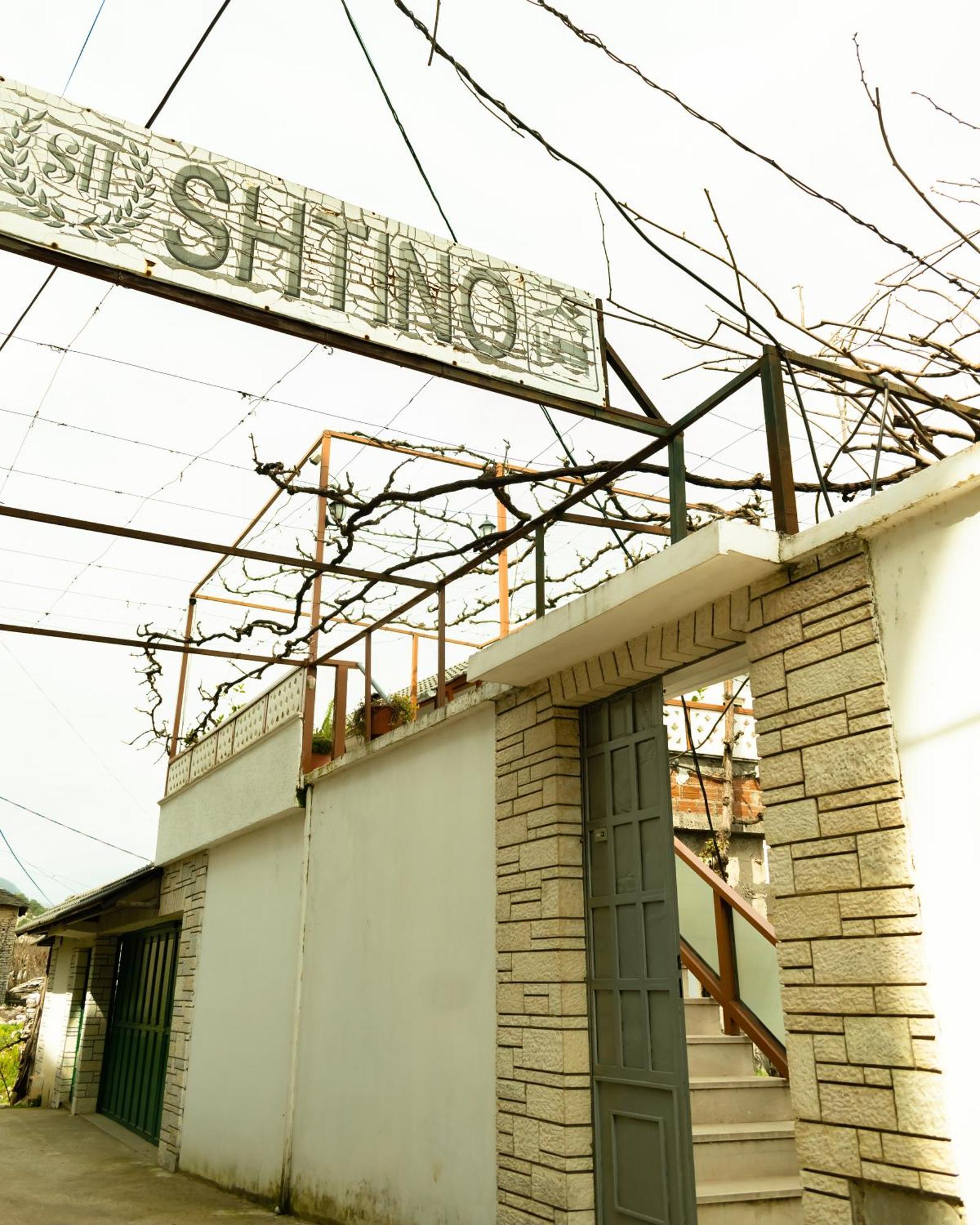 Guesthouse Shtino Gjirokaster Bagian luar foto