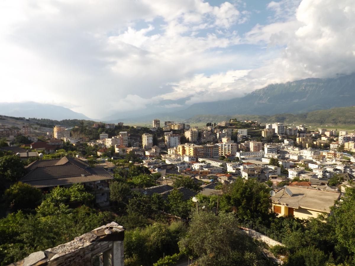 Guesthouse Shtino Gjirokaster Bagian luar foto