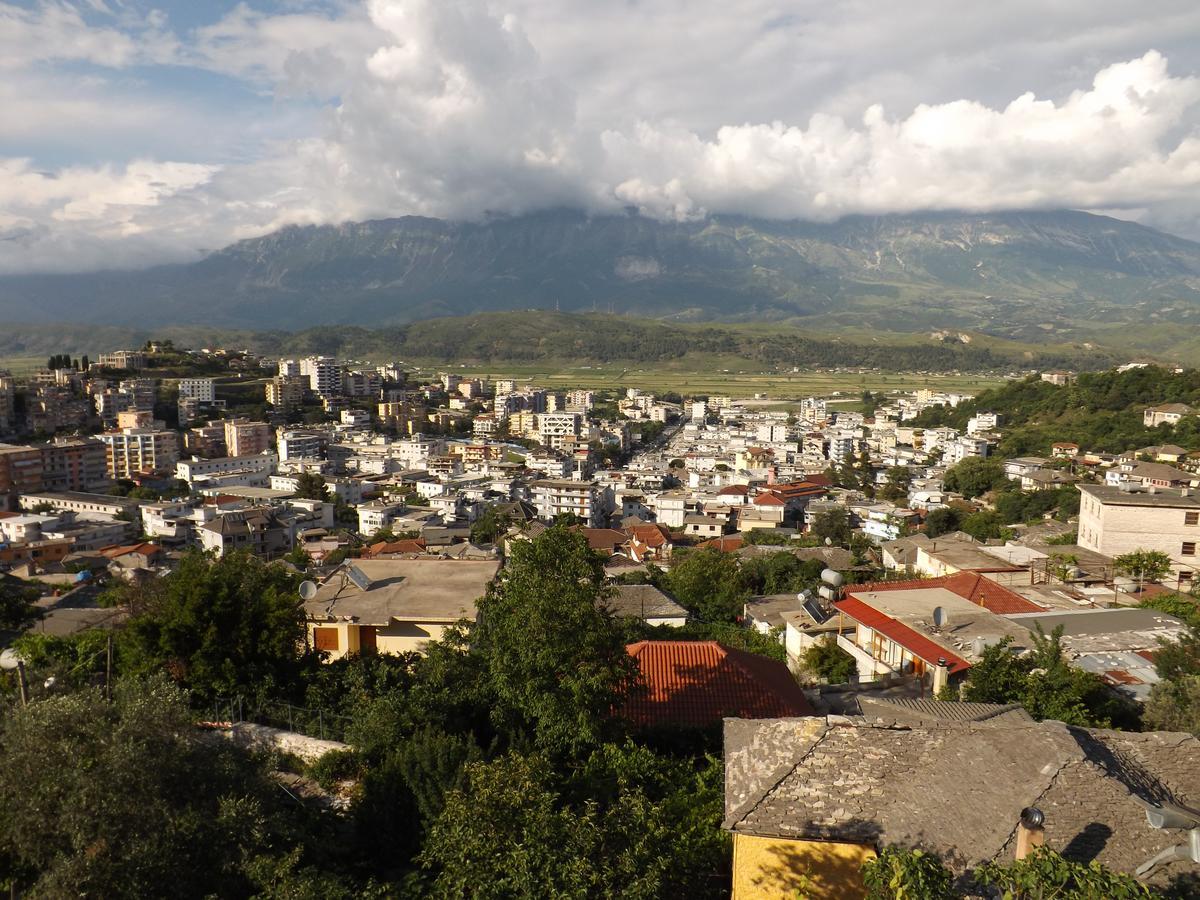 Guesthouse Shtino Gjirokaster Bagian luar foto